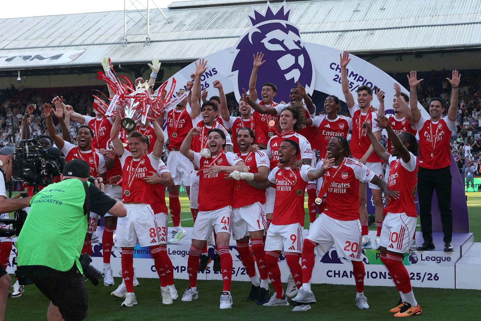 Arsenal byrjar gegn Coventry