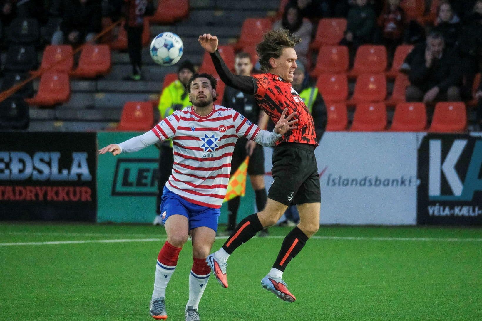 Fylkir og HK keppa í fótbolta