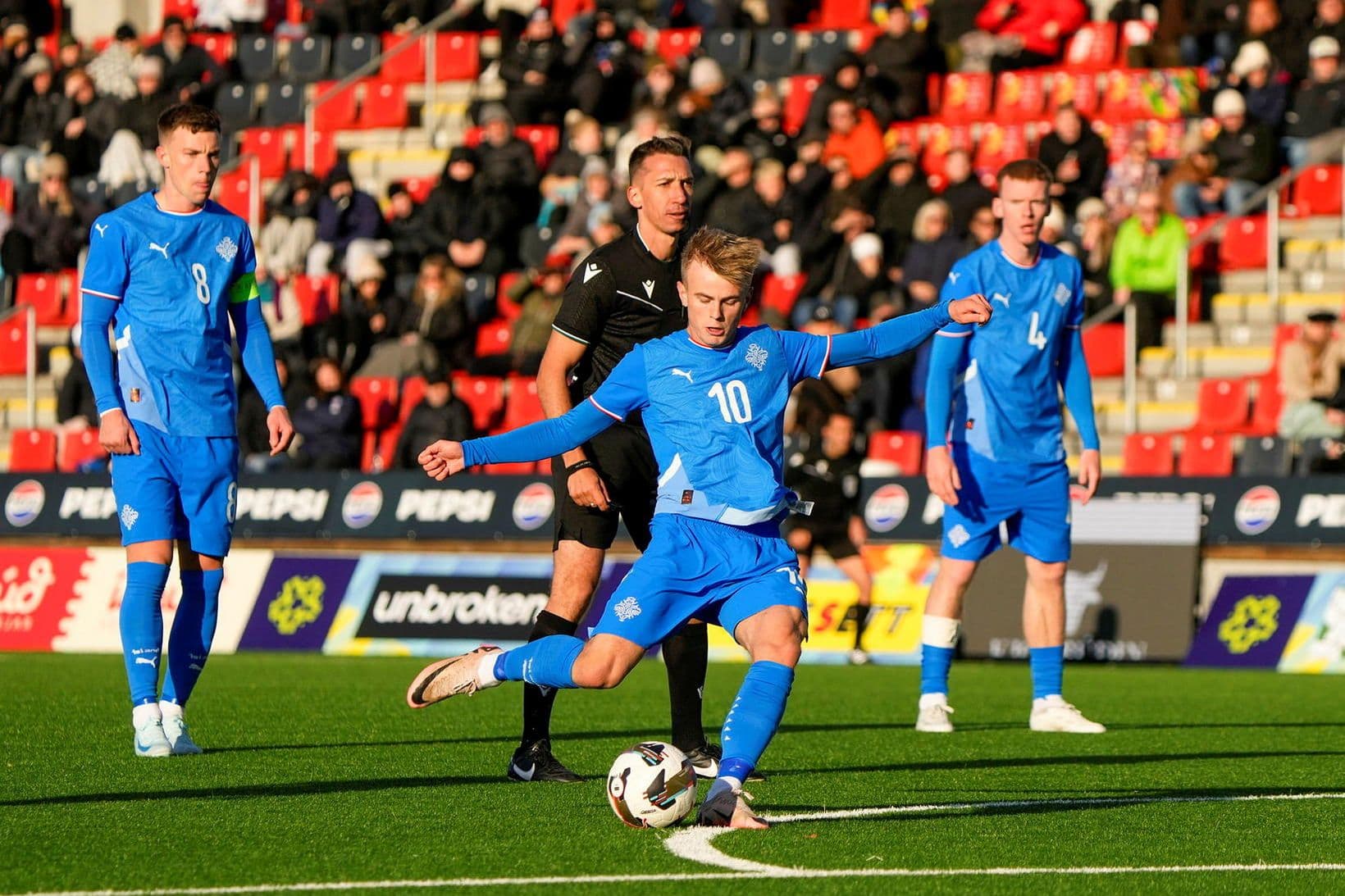 Kristall Máni spilar með Brann í Noregi