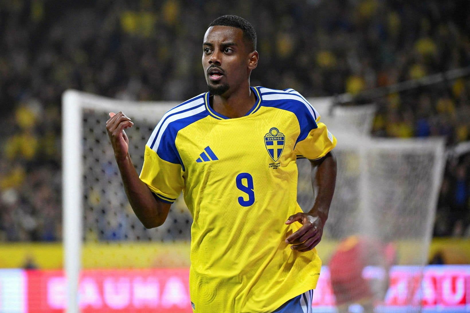 Alexander Isak meiddur og sendur heim