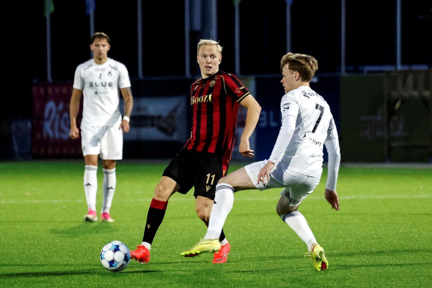Daníel skrifar undir nýjan samning