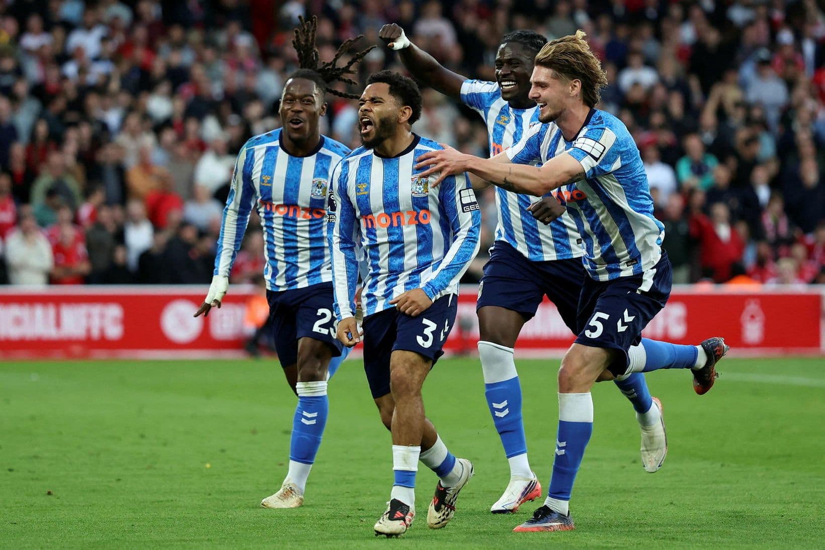 Coventry vinnur fyrsta sigurinn