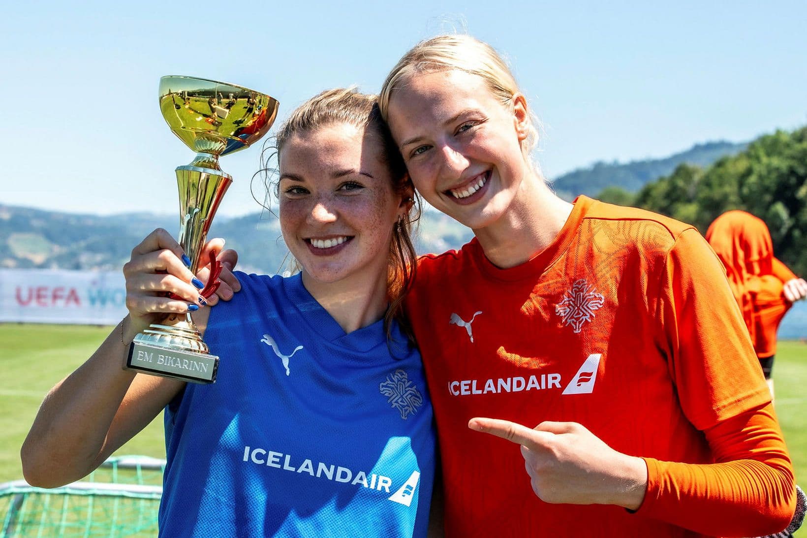 Cecilía og Karólína skína í fótbolta