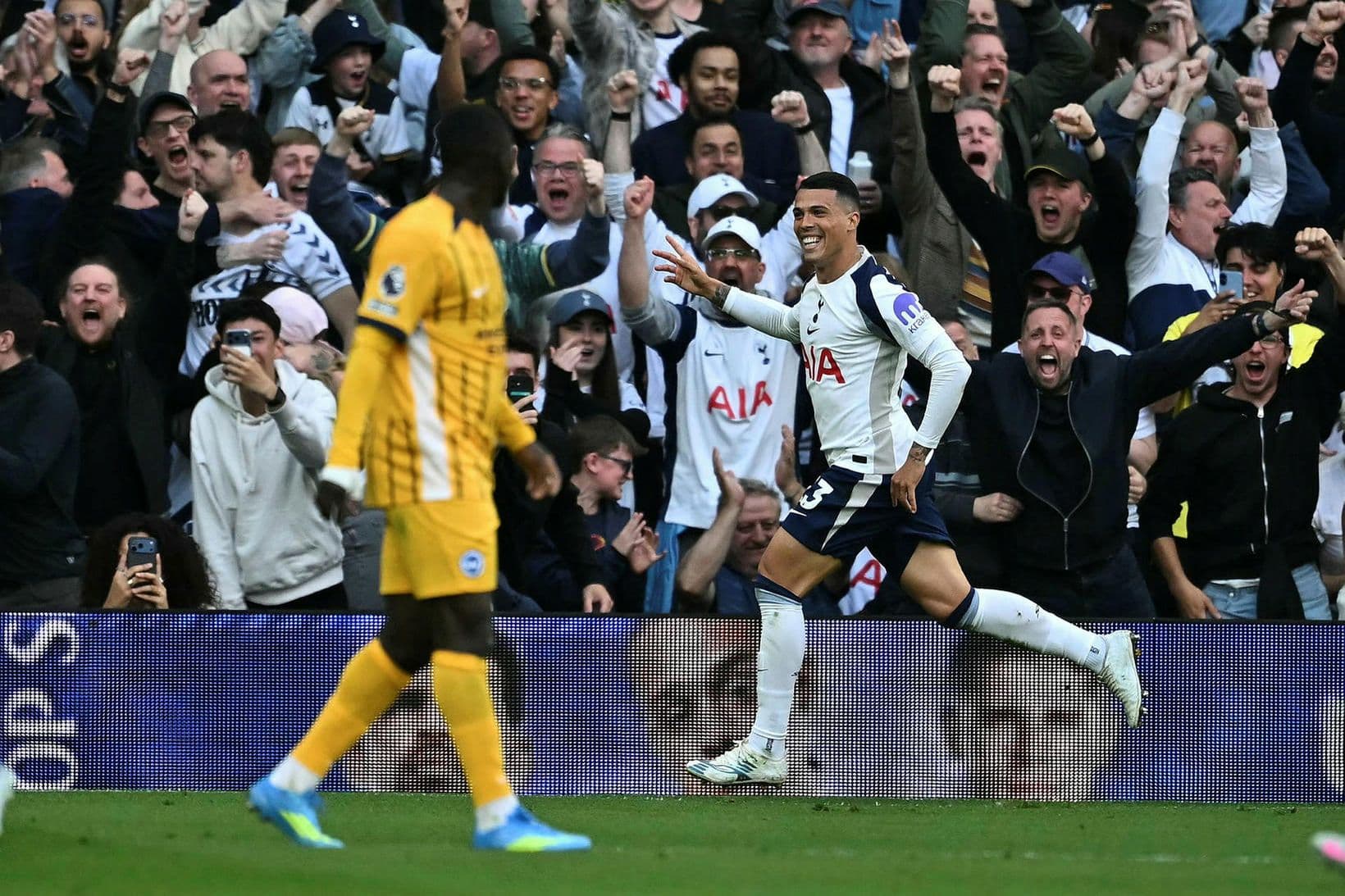 Pedro Porro heldur áfram hjá Tottenham