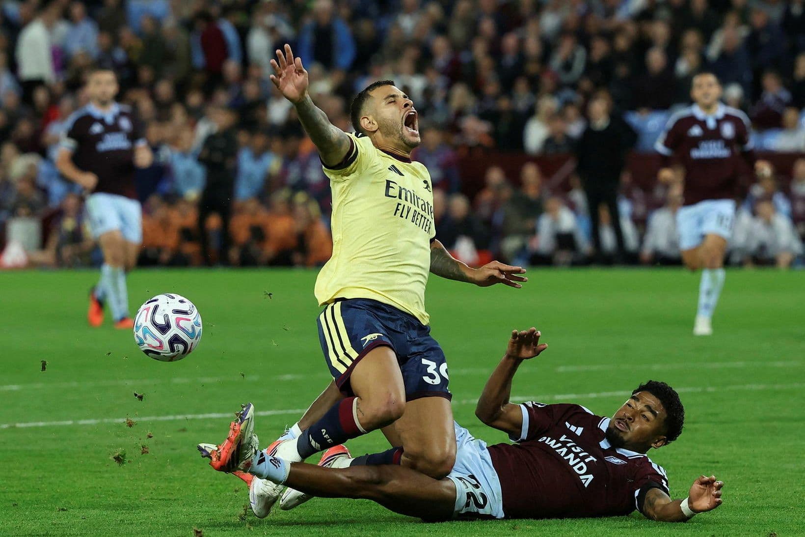 Dómaramistök í leik Arsenal og Aston Villa