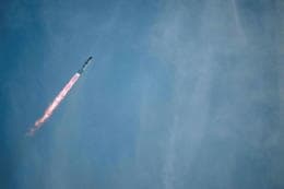 Risaflaug SpaceX nær sporbaug