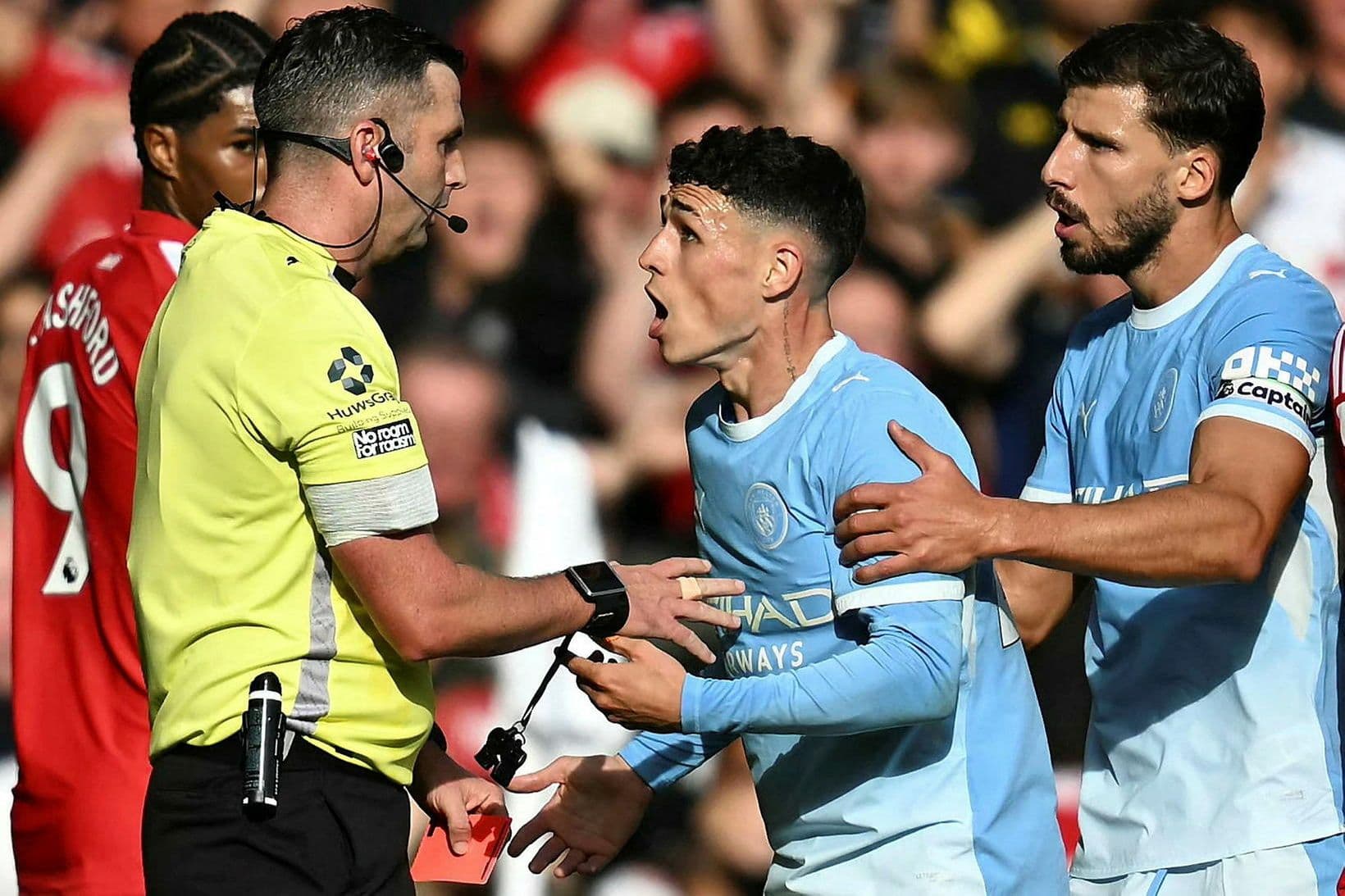 Phil Foden fékk rauða spjaldið