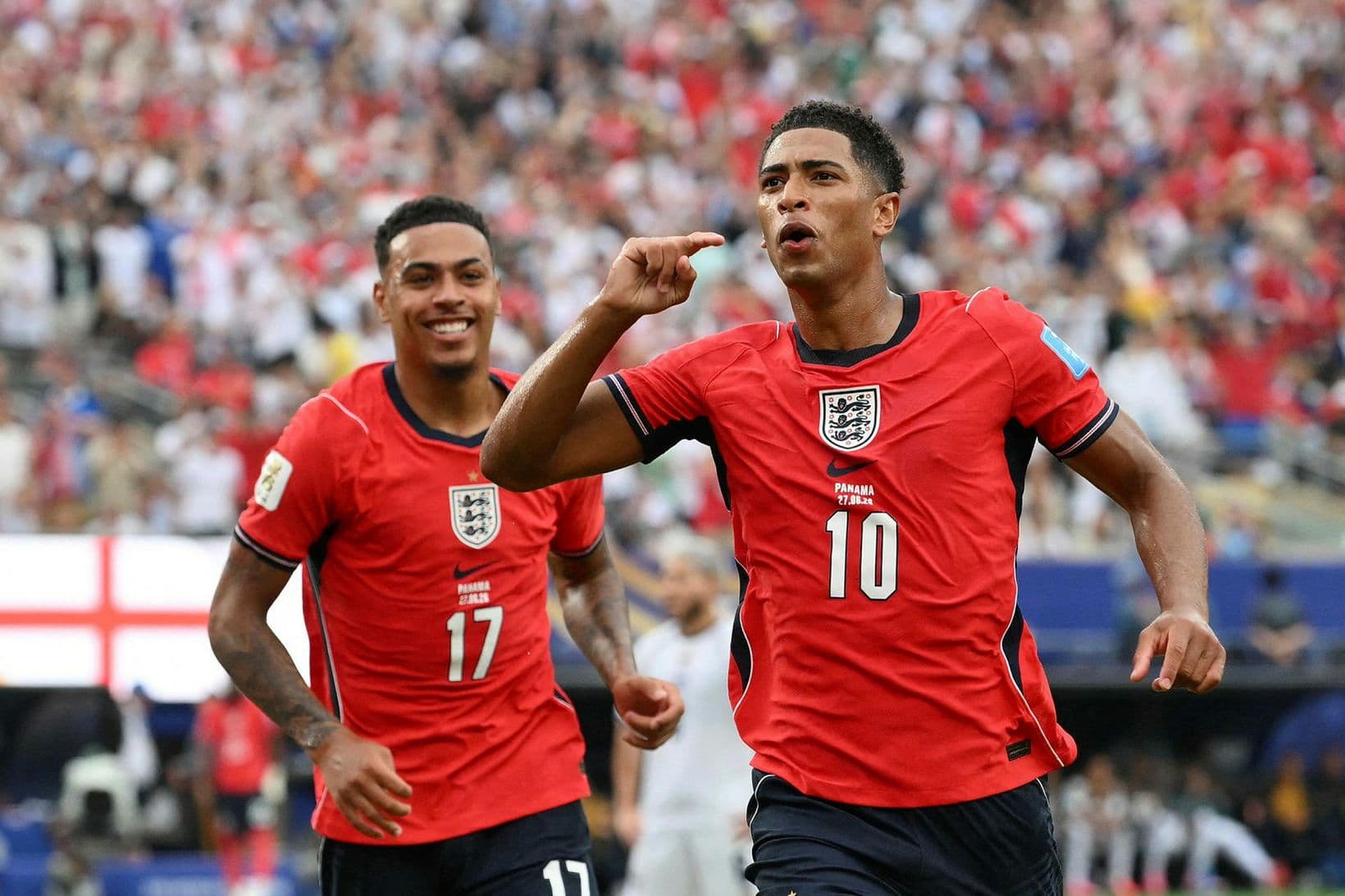 England vinnur Panama og kemst áfram