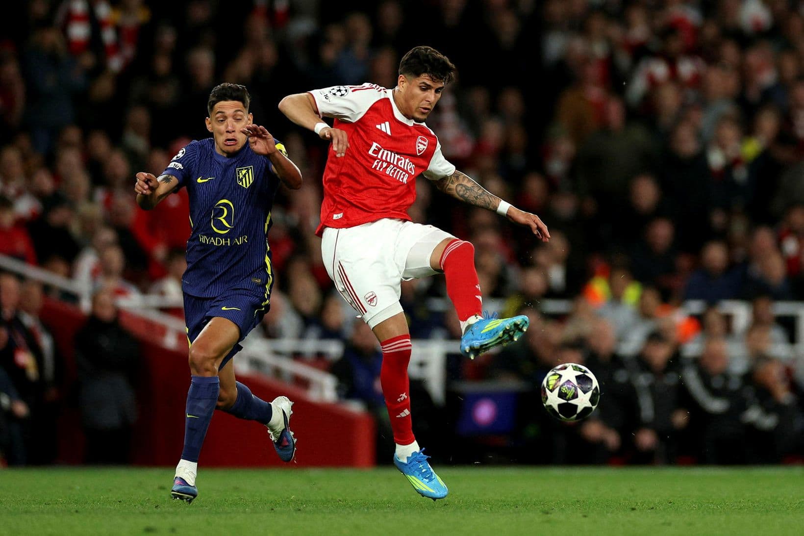 Arsenal kaupir varnarmanninn Piero Hincapié