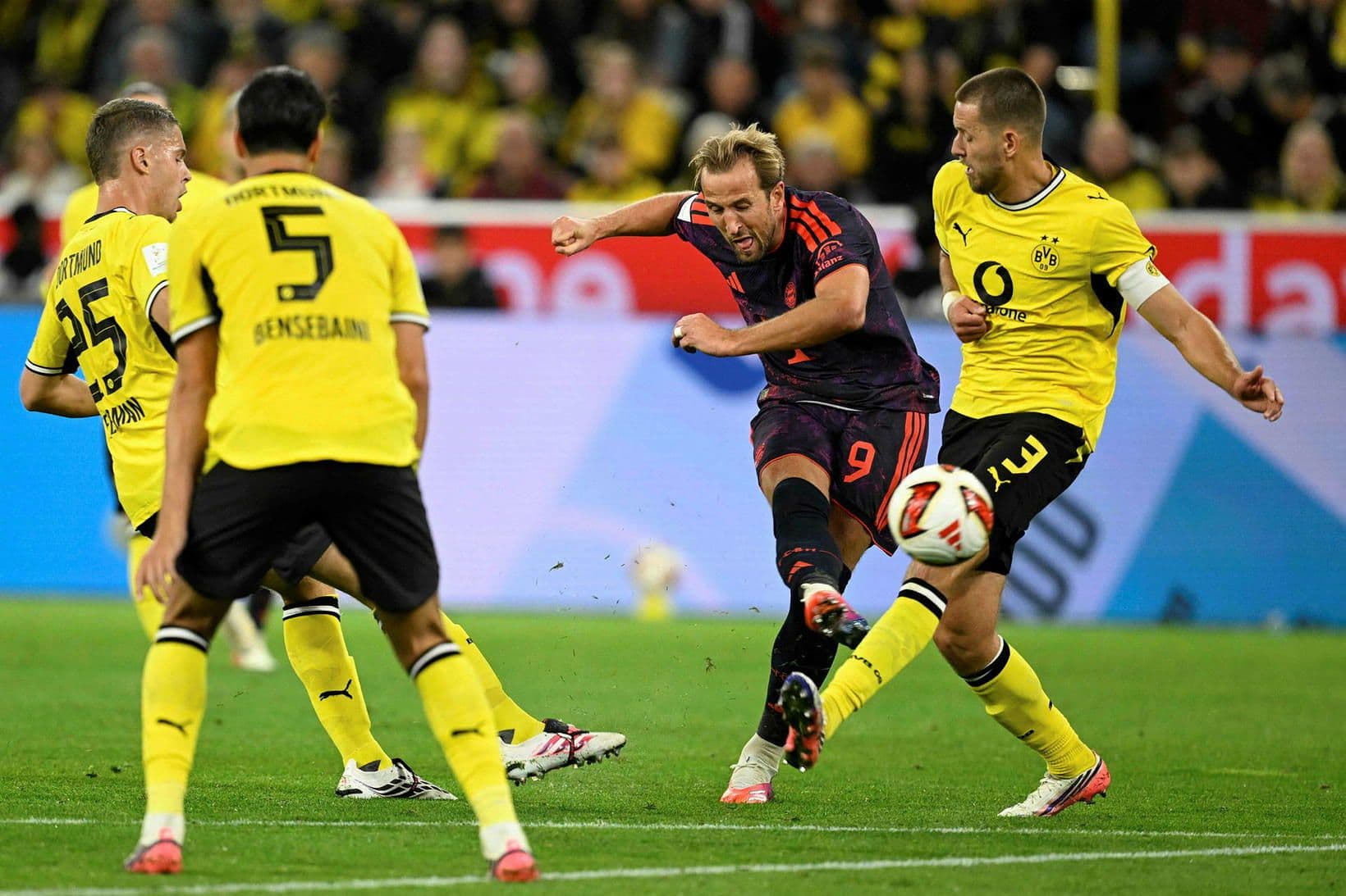 Bayern München sigraði Dortmund í spennandi leik