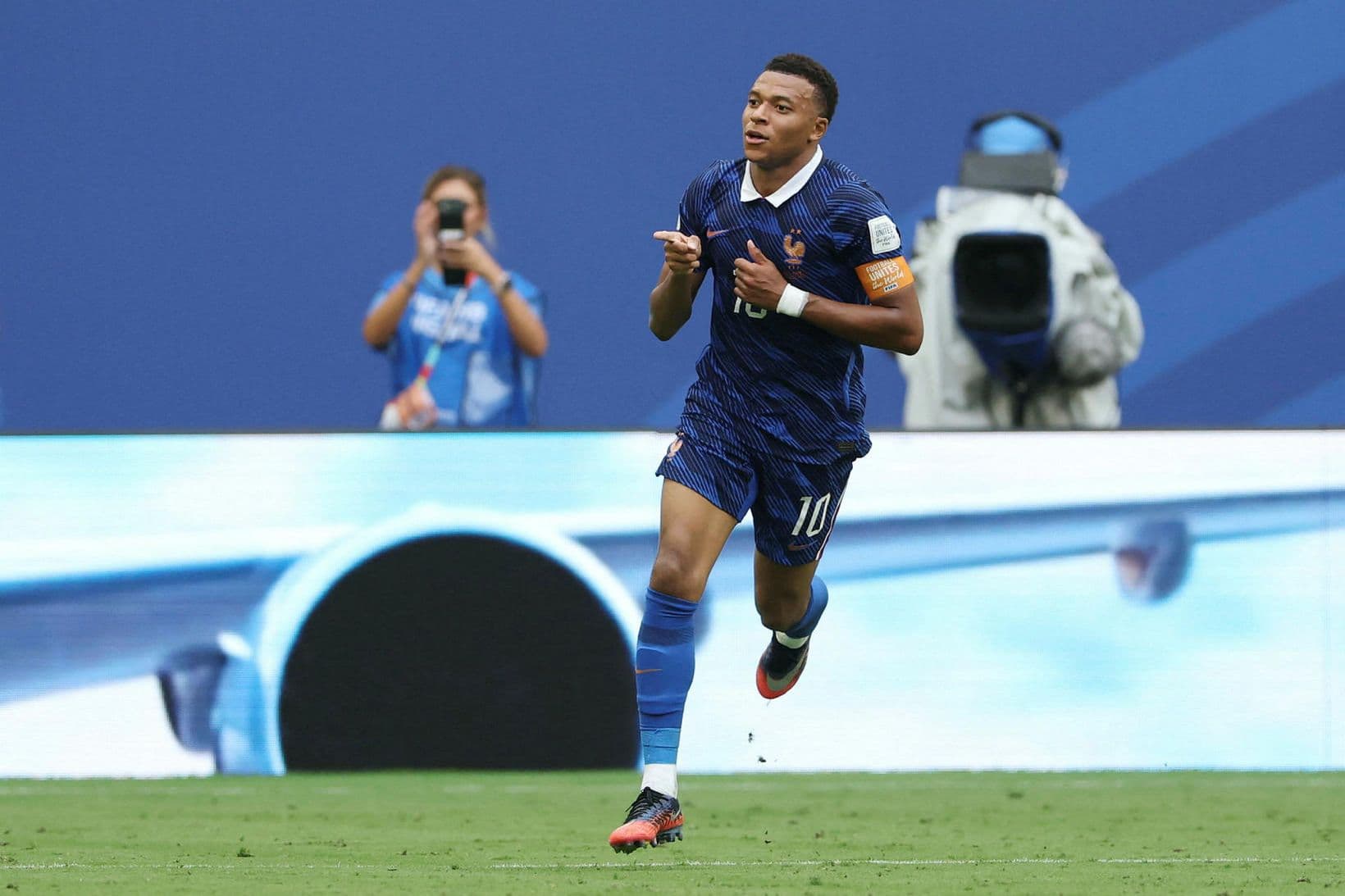 Kylian Mbappé slær met á HM