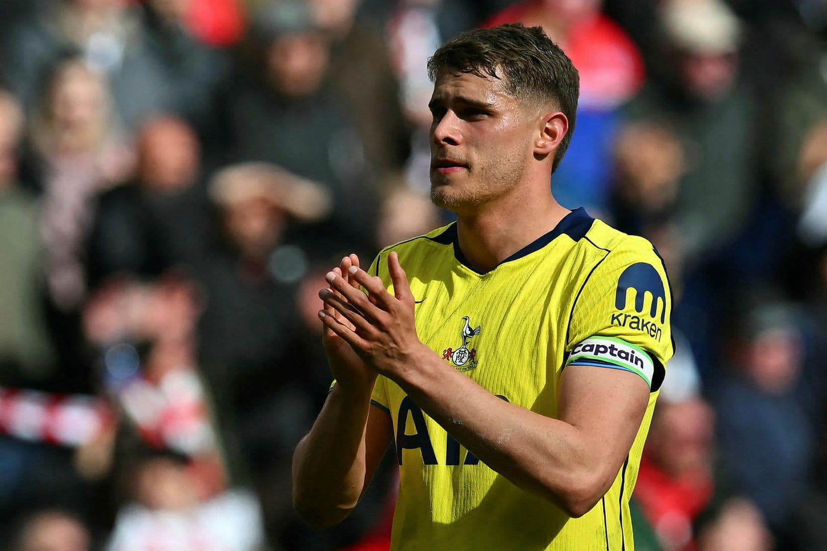 Micky van de Ven semur við Tottenham