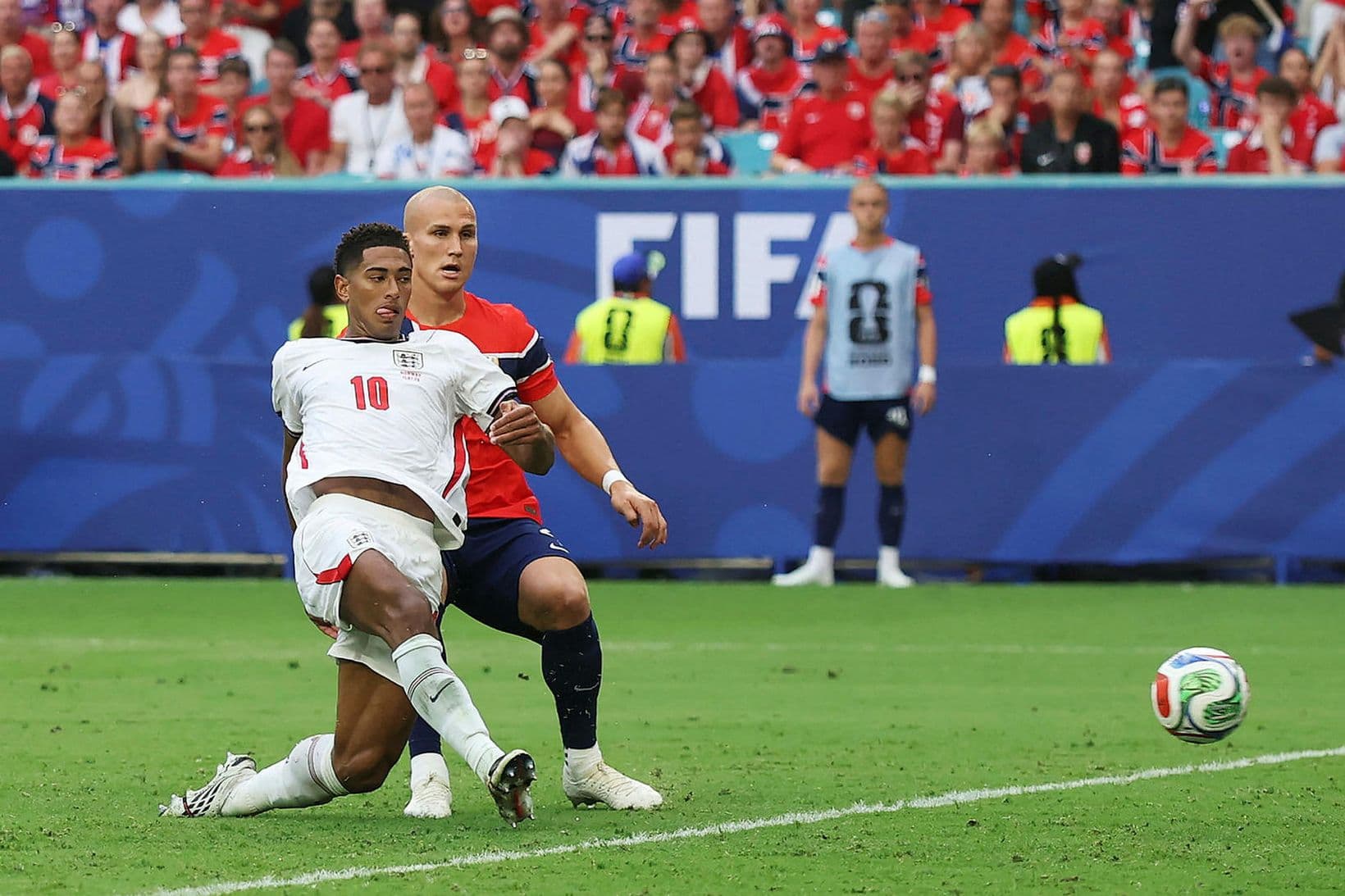 Jude Bellingham skorar sigurmark fyrir England