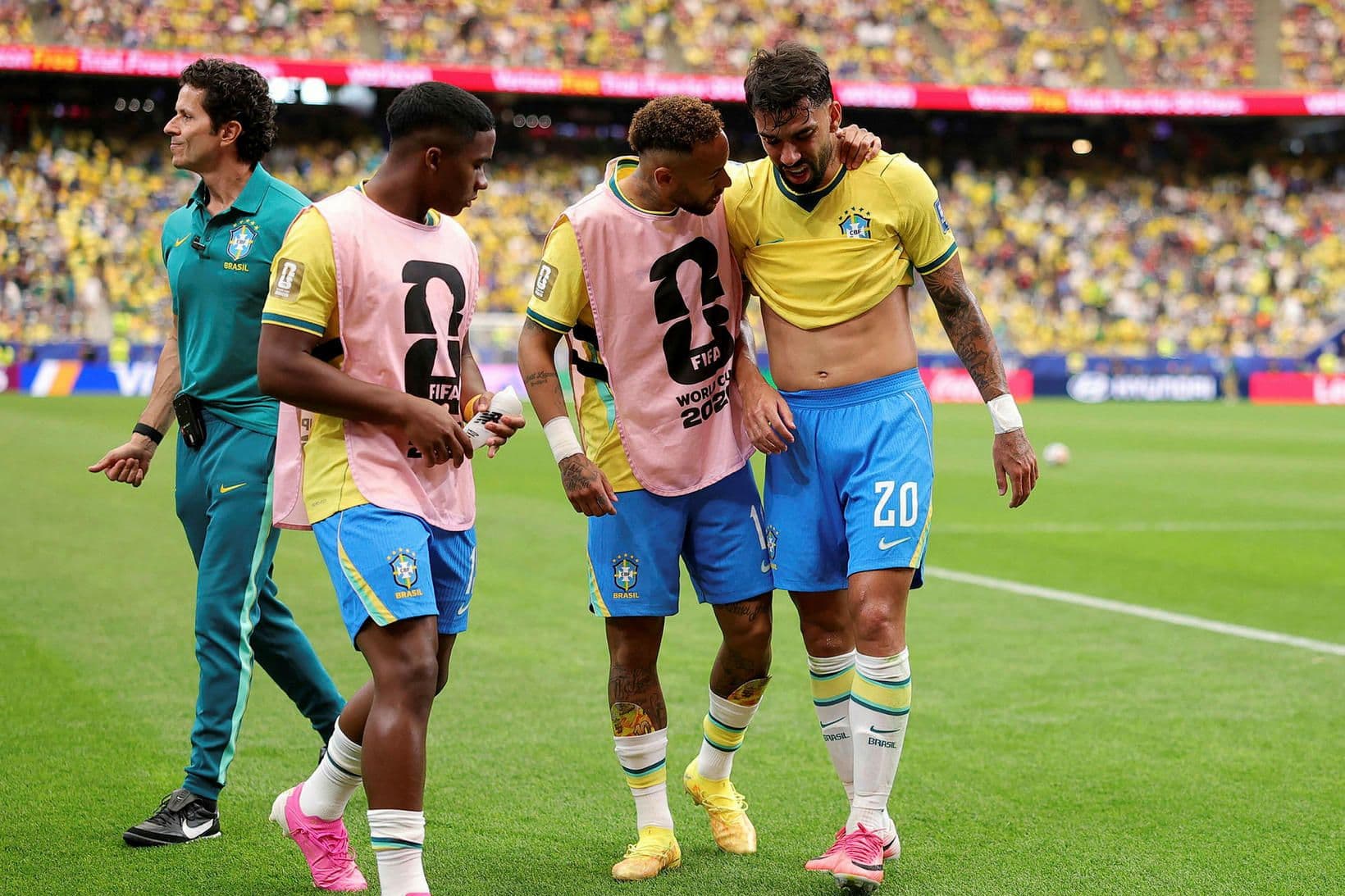Lucas Paquetá meiddist í fótbolta